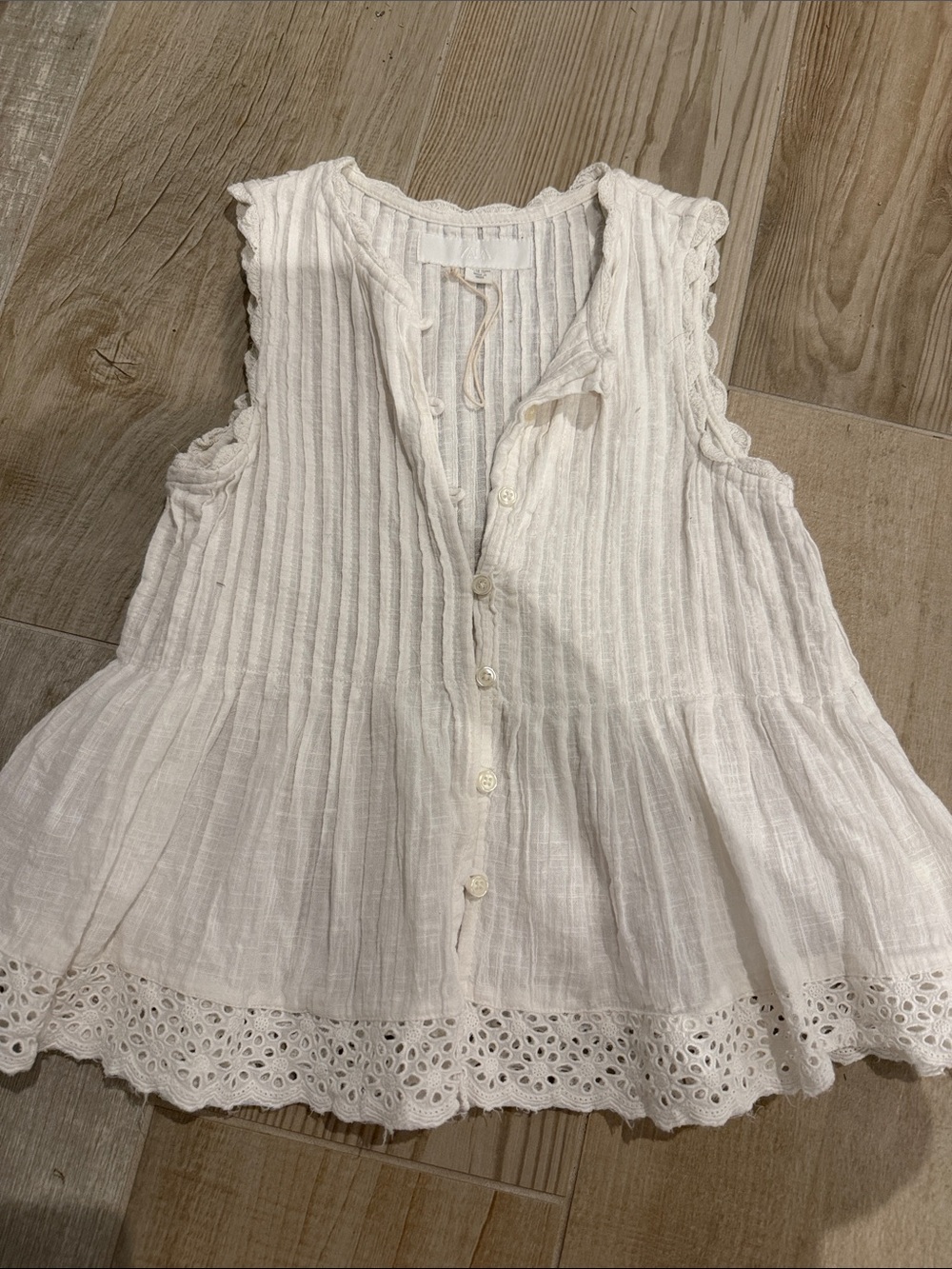 Zara White Sleeveless Button-Front Eyelet Peplum Top